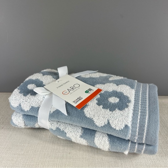 CARO Home Hand Towels Set of 2 Plush Blue White Flower Print 100% Cotton NEW - Picture 6 of 7